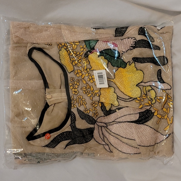 Upustyle Gardenia Embroidered Short Sleeve Midi Leght Dress - Picture 12 of 17